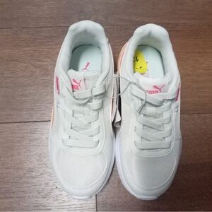 White and pink girl shoes 👟